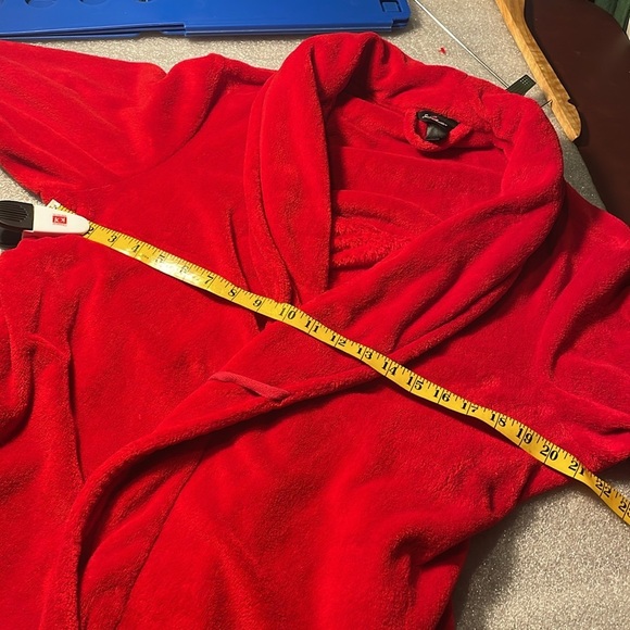 Secret Treasures Soft Red plush belted robe - Picture 10 of 12